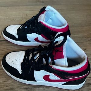Jordan Retro 1 mid, size 5Y